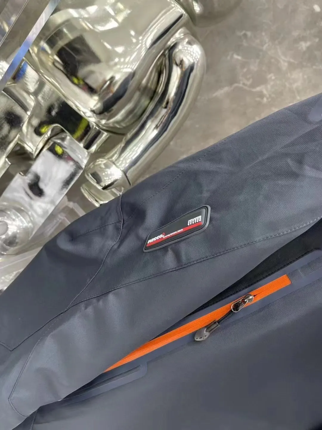“ ” ， ， . ACR'TERYX Factory ， ， ！ ！！！ 5980 ！ HYVENT Breathable 、 、Wear-Resistant 5000 ， ， ， ， ， 5VS VISLON ！！！ ！ 6 ， ！ ， Breathable ， polartec ！！！ 100 ， ！ ！！！ BEMIS ！！！ ！！ ， ， ！ ： Black.Gray.Yellow Red Size： S XXL S 120 67 72 M 124 73 75 L 128 74 77 XL 130 77 81 2X 133 79 82 ps：M 170-175CM 60-70 （ ： 4-6cm）